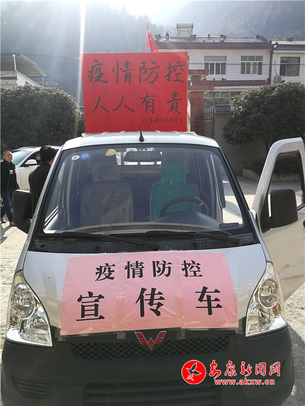 宣傳車播放疫情防控知識(shí).jpg