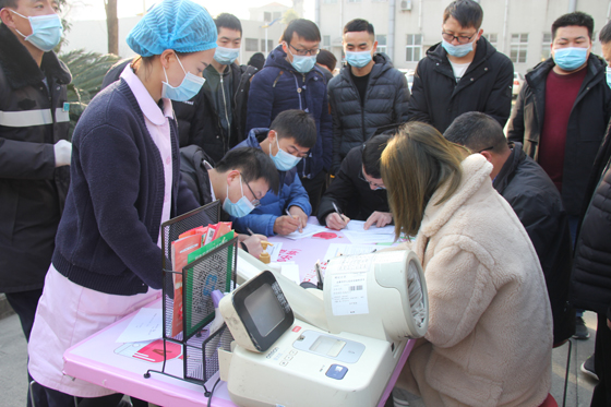 血液是生命的禮物——中國聯(lián)通安康市分公司、安康大數(shù)據運營有限公司聯(lián)合開展冬季應急獻血活動