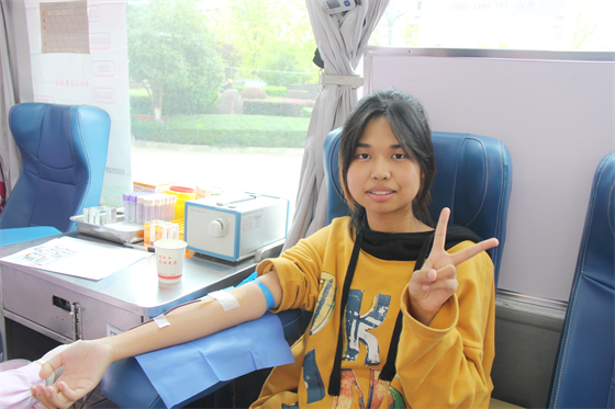 青春熱血匯聚點滴愛心 無私奉獻相約美麗校園