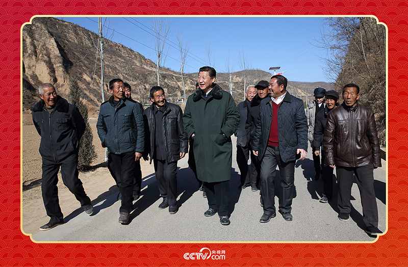 2015年春節(jié)前夕，習(xí)近平總書記回到陜西延安梁家河村看望鄉(xiāng)親。