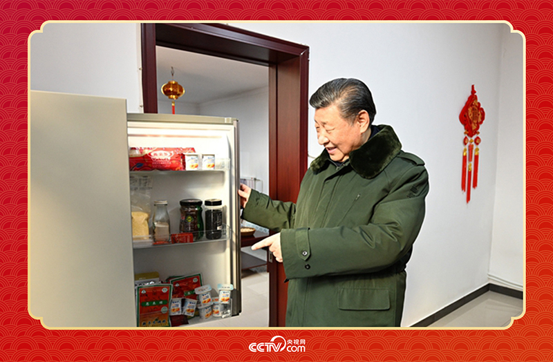 2024年春節(jié)前夕，習(xí)近平總書記在天津第六埠村考察時(shí)，走進(jìn)村民杜洪剛家看望。