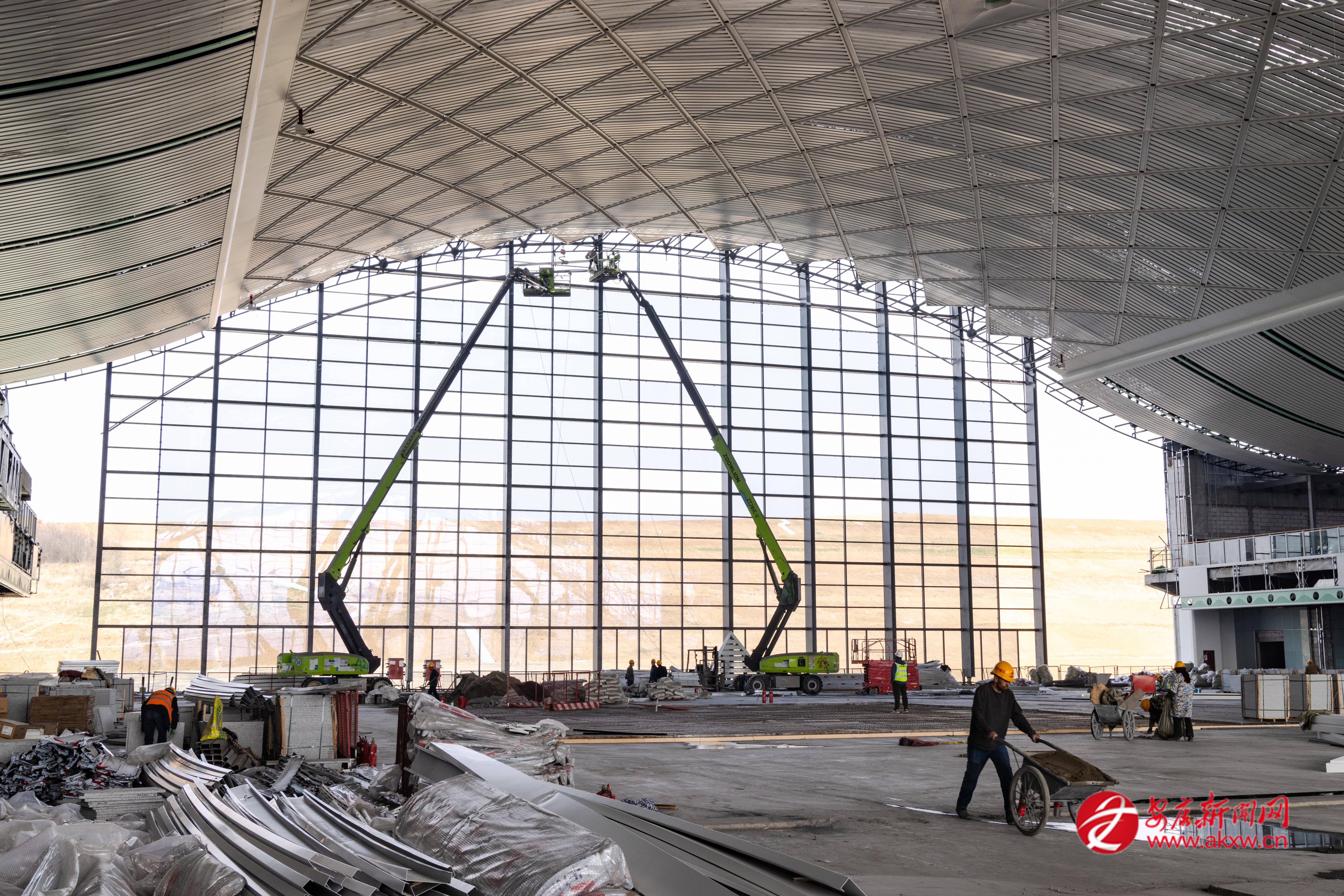 站內玻璃幕墻施工